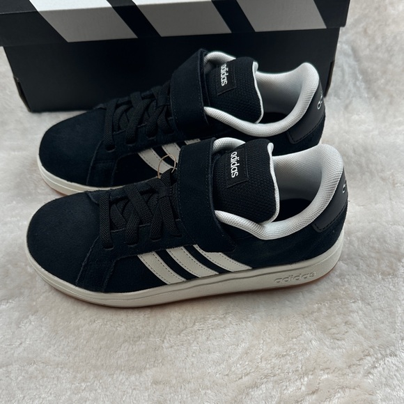 Adidas Kids Sz 3 Black and White Sneakers Grand Court 00s EL - Picture 6 of 9